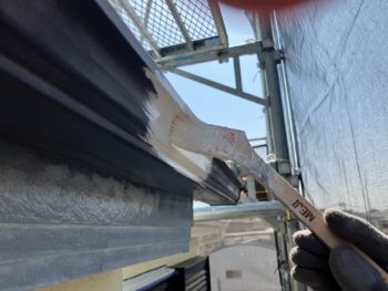 横浜市鶴見区U様邸軒樋塗装上塗り1回目