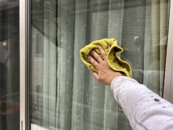 横浜市保土ヶ谷区H様邸パーフェクトトップ外壁塗装後窓清掃作業