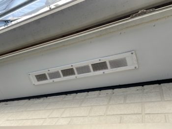 横浜市保土ヶ谷区H様邸軒天換気口施工前画像