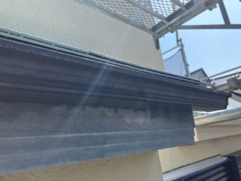 横浜市鶴見区U様邸軒樋塗装施工前画像