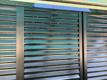 横浜市鶴見区U様邸雨戸塗装施工前画像