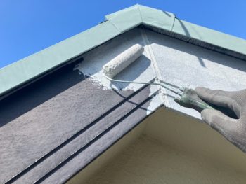 横浜市鶴見区U様邸破風塗装前下塗り