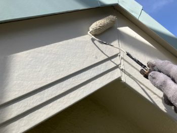 横浜市鶴見区U様邸破風塗装上塗り1回目