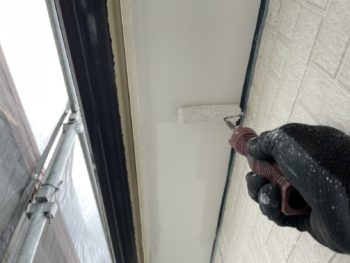 横浜市保土ヶ谷区H様邸軒天塗装上塗り1回目