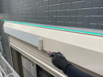 横浜市保土ヶ谷区H様邸シャッターボックス塗装上塗り1回目