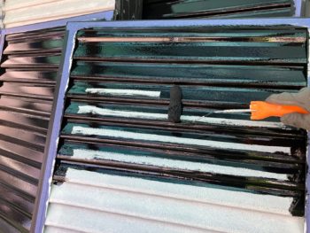 横浜市鶴見区U様邸雨戸塗装上塗り1回目