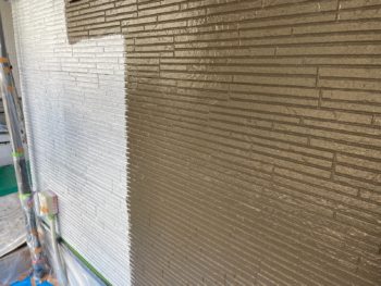 横浜市保土ヶ谷区H様邸パーフェクトトップ外壁塗装上塗り1回目