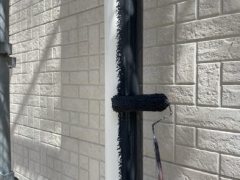 横浜市保土ヶ谷区H様邸竪樋塗装上塗り1回目