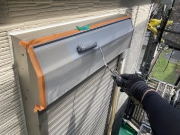 鎌倉市Y様邸シャッターボックス錆止め塗装