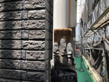 鎌倉市Y様邸竪樋塗装前ケレン作業