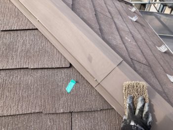 鎌倉市Y様邸棟板金塗装前ケレン作業