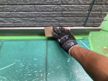 鎌倉市Ｙ様邸水切り塗装前ケレン作業