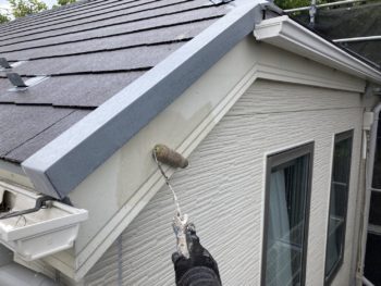 鎌倉市Y様邸破風塗装下塗り