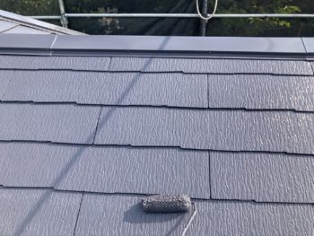 鎌倉市Y様邸サーモアイ4F屋根塗装上塗り2回目