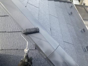 鎌倉市Y様邸棟板金塗装上塗り2回目