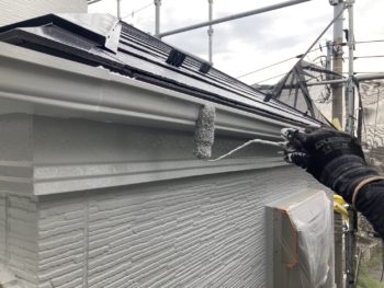 鎌倉市Y様邸軒樋塗装上塗り2回目