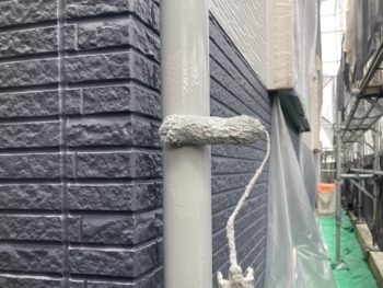 鎌倉市Y様邸竪樋塗装上塗り2回目