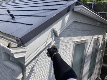 鎌倉市Y様邸破風塗装上塗り2回目