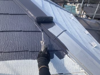 鎌倉市Y様邸棟板金塗装上塗り1回目