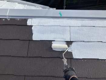 鎌倉市Y様邸サーモアイ4F屋根塗装下塗り2回目