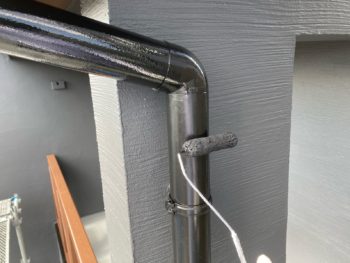 横浜市栄区I様邸竪樋塗装上塗り2回目