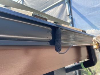 横浜市栄区I様邸軒樋塗装上塗り2回目