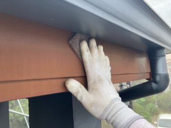 横浜市栄区I様邸破風塗装前ケレン作業