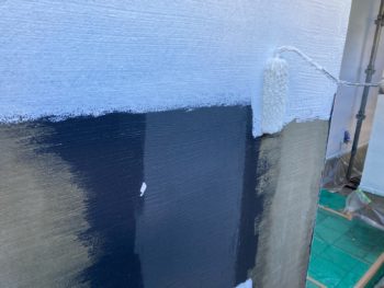 横浜市栄区I様邸パーフェクトトゥルーマット外壁塗装下塗り