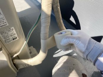 横浜市栄区I様邸エアコン冷媒管テープ巻き戻し