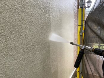 横浜市戸塚区I様邸グランセラトップ1液水性外壁塗装前高圧洗浄作業