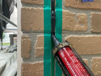 横浜市戸塚区I様邸シーリング充填作業