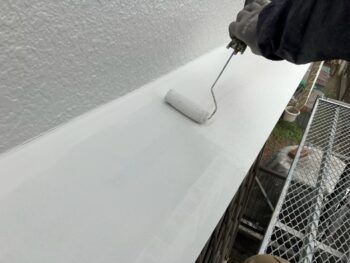 横浜市戸塚区I様邸霧除け庇塗装上塗り2回目