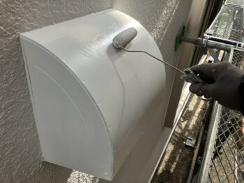 横浜市戸塚区I様邸換気フード塗装上塗り2回目