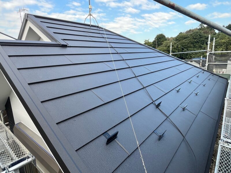 横浜市戸塚区I様邸スーパーガルテクト屋根カバー工法施工後画像