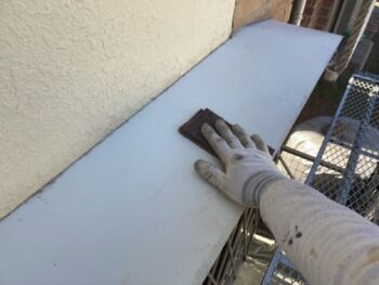 横浜市戸塚区I様邸霧除け庇塗装前ケレン作業