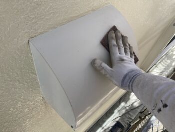 横浜市戸塚区I様邸換気フード塗装前ケレン作業