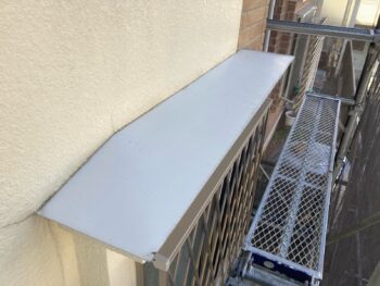 横浜市戸塚区I様邸霧除け庇塗装施工前画像