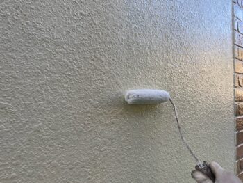 横浜市戸塚区I様邸グランセラトップ1液水性外壁塗装下塗り