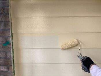 横浜市港南区A様邸パーフェクトトップ外壁塗装上塗り1回目