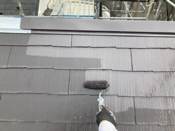 横浜市港南区A様邸ファインパーフェクトベスト屋根塗装上塗り1回目