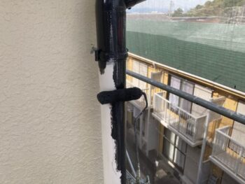 横浜市戸塚区I様邸竪樋塗装上塗り1回目