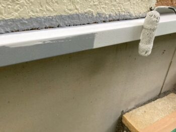 横浜市戸塚区I様邸水切り塗装上塗り1回目