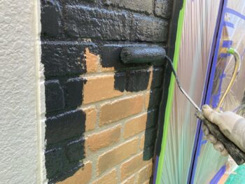 横浜市戸塚区I様邸グランセラトップ1液水性外壁塗装上塗り1回目