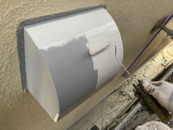 横浜市戸塚区I様邸換気フード塗装上塗り1回目