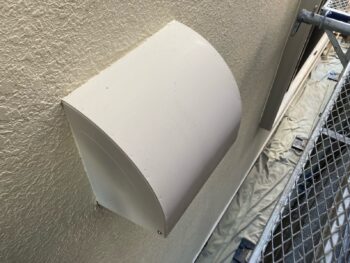 横浜市戸塚区I様邸換気フード塗装施工前画像