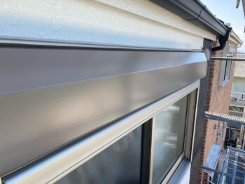 横浜市戸塚区I様邸シャッターボックス塗装施工後画像