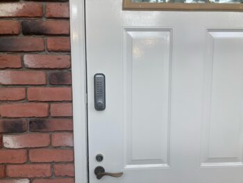 横浜市港南区N様邸玄関ドア・枠塗装施工後画像