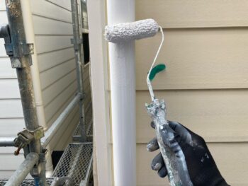 横浜市港南区A様邸竪樋塗装上塗り2回目