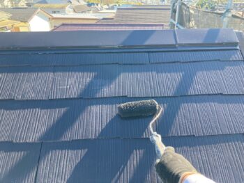 横浜市港南区N様邸ファインパーフェクトセラミックベスト遮熱屋根塗装上塗り2回目