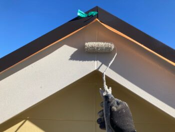 横浜市港南区A様邸破風塗装上塗り2回目